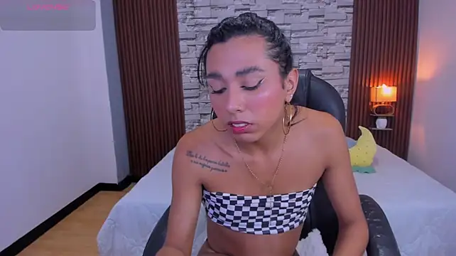 Violet_Moon20 live cam on StripChat