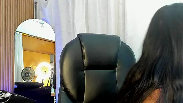 hilary_collins1 live cam on StripChat
