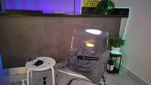 TMW-01 live cam on StripChat