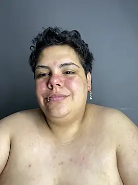Hailey_Curvy
