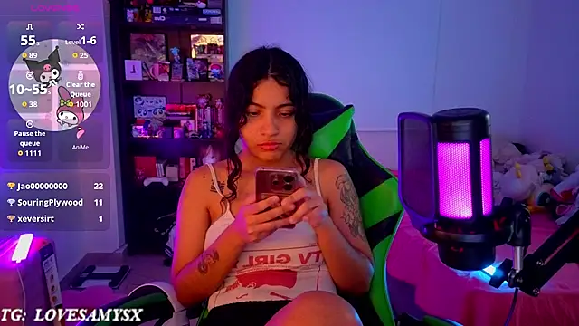 Lovelyamyy live cam on StripChat
