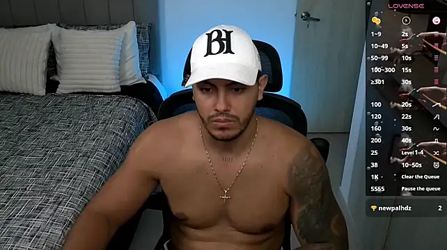 owen-pierces live cam on StripChat