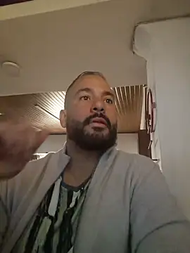 MR_THRONE_ live cam on StripChat
