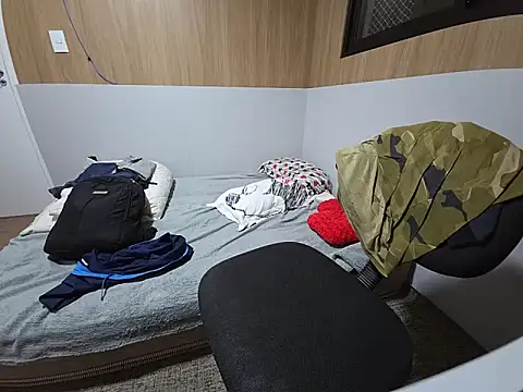 nexusliving (M twink) - Tirar uma peça de roupa