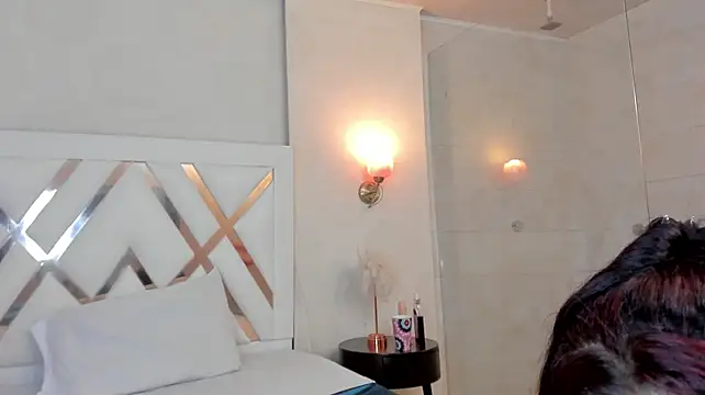 Sky_Collins_ webcam