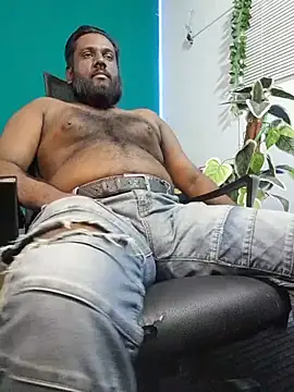 rayansmith_ (M young) - Rub my bulge & spit on cock