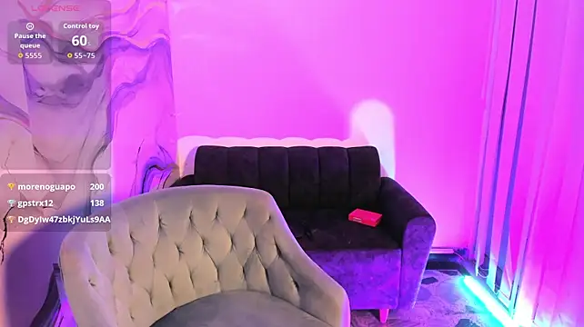 SelenaRogerss webcam