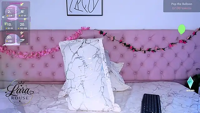 LaraRous webcam