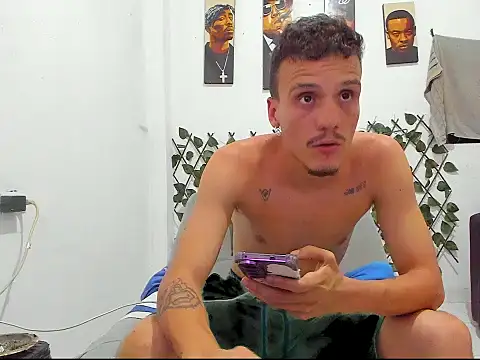 Latins_Boss live cam on StripChat