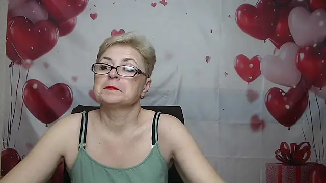 EmiliaGree live cam on StripChat