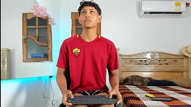 nedye_rouss (M twink) - blow kisses
