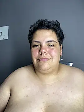Hailey_Curvy