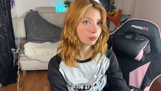 ari_kat webcam