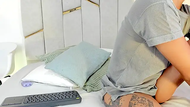 MadelineJhones webcam