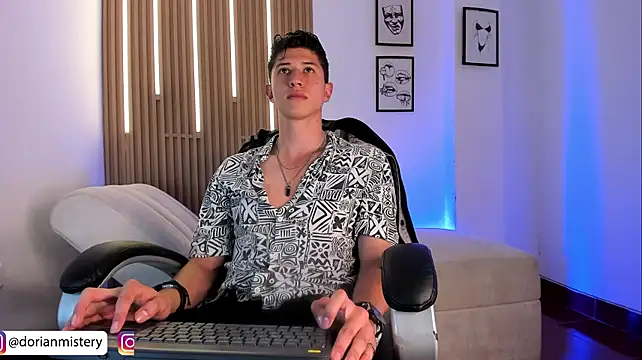 Dorianmistery2322_ live cam on StripChat