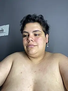 Hailey_Curvy