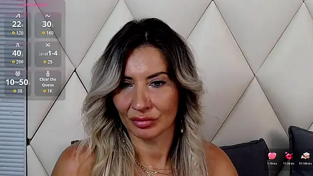 GinaBear live cam on StripChat