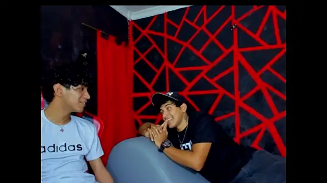 FRIENDS_LATINOS webcam