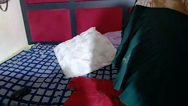 MaximTease24 webcam