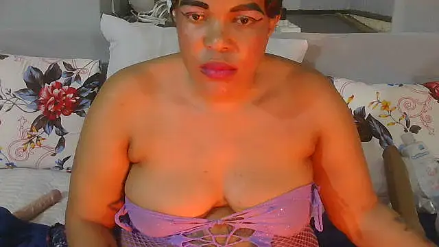 YellowPeaches live cam on StripChat