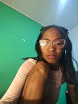 avaleri_cherry live cam on StripChat