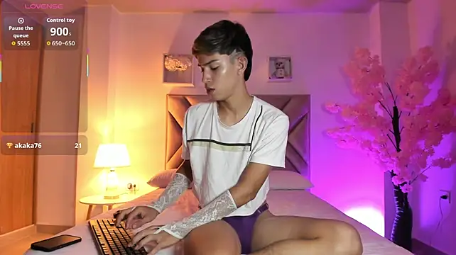 Baby_noahtt live cam on StripChat