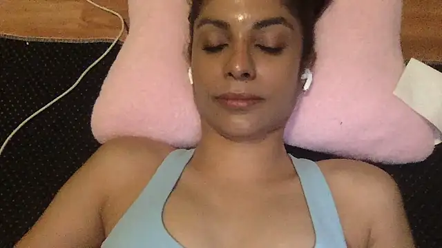karlatiburcio live cam on StripChat