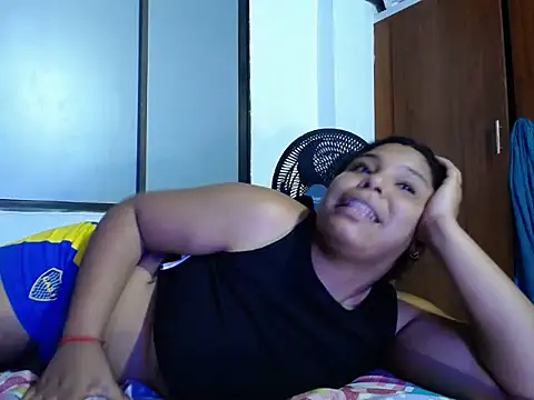 bella__noir live cam on StripChat