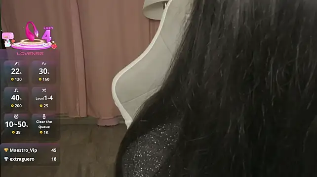 EmmitaGarcia live cam on StripChat