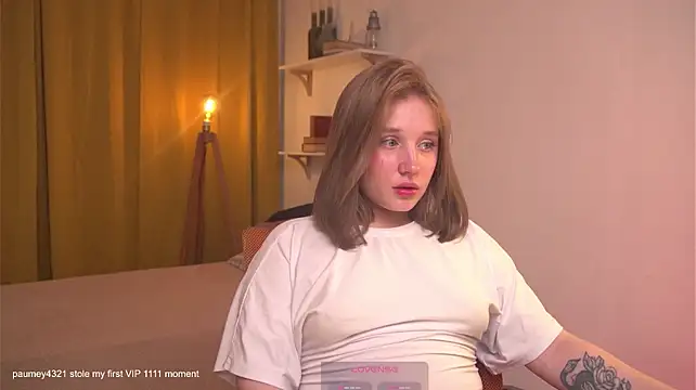 AliceTrenton live cam on StripChat