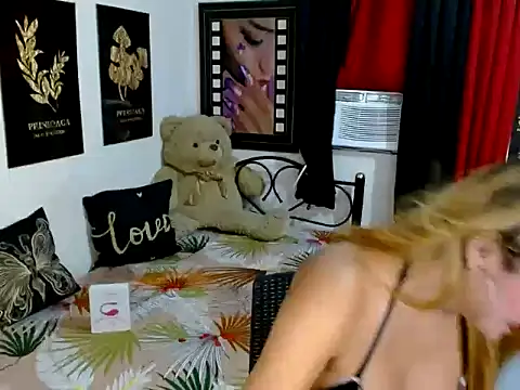 UrhotGoddess webcam