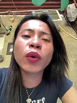 YourHotMenxie18 webcam