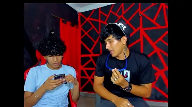 FRIENDS_LATINOS webcam