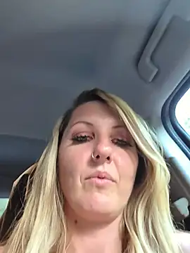 SheIsSomething webcam