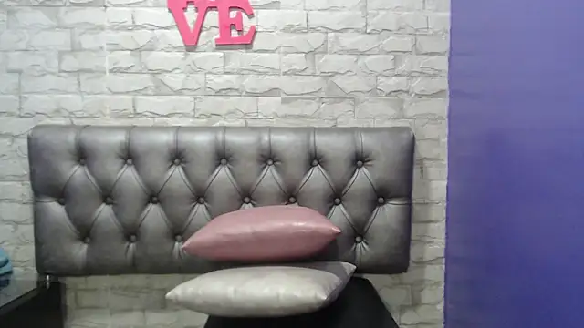 Milf-Prettyboobs webcam