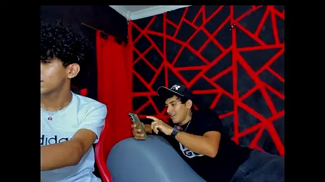 FRIENDS_LATINOS webcam