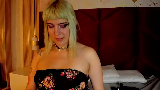 Marye_Morgan shaved pussy cameltoe cam