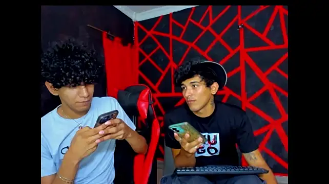 FRIENDS_LATINOS webcam