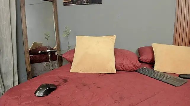 luna_sunflower__ webcam