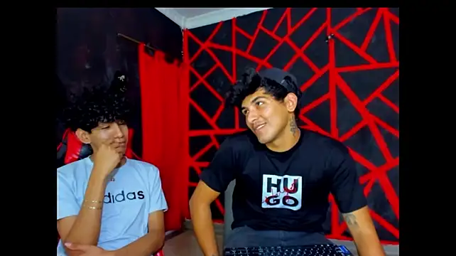 FRIENDS_LATINOS webcam