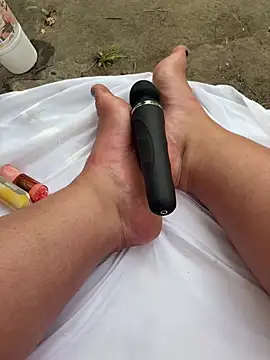 bigmama6969 (F young) - Make me cum public trails outdoors