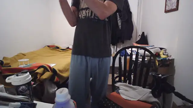 JohnnyMoves webcam