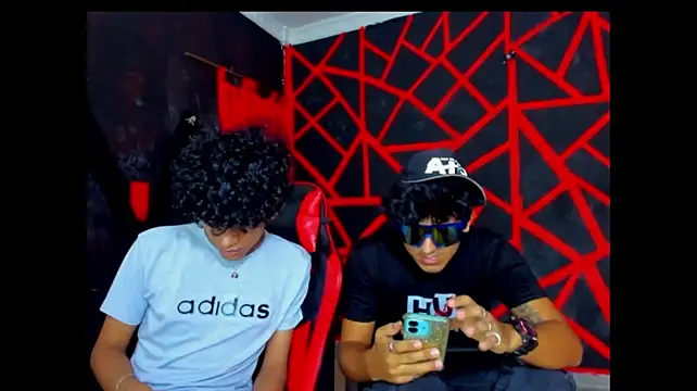 FRIENDS_LATINOS webcam