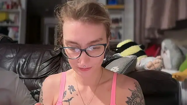 harleyblair (Ask my age) - take my clothes off