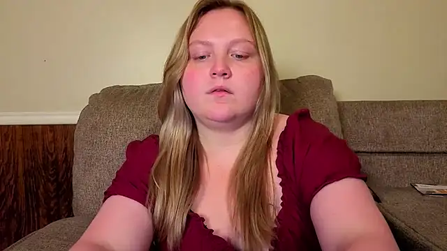 PhatAssBlond live cam on StripChat