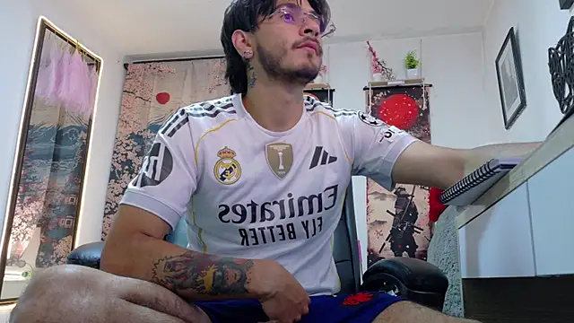 Elian_savoy live cam on StripChat