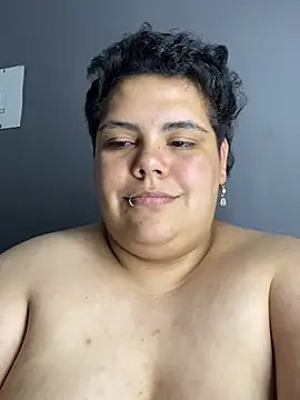 Hailey_Curvy webcam