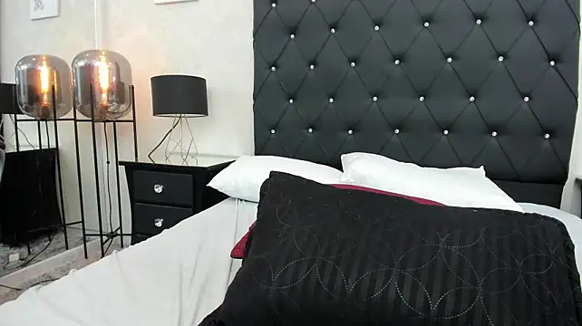 ariana_moon00 live cam on StripChat