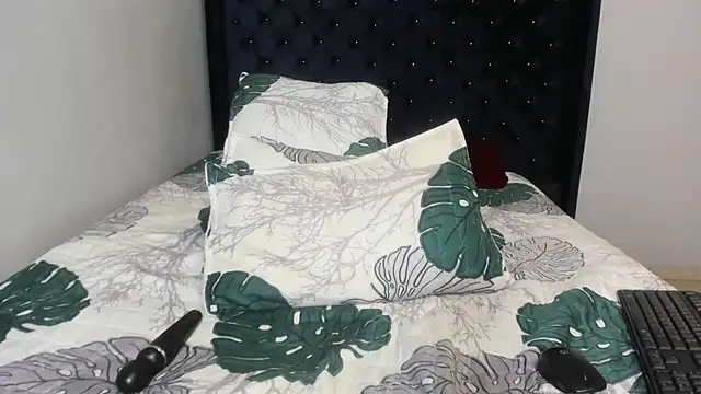ConnieSmall24 webcam