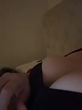 laylajonesxxx live cam on StripChat